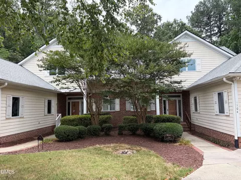 104 Turnberry Ln, Chapel Hill, NC 27517