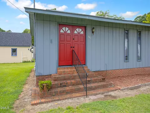 Exterior - 207 Price St, Selma, NC 27576 photo 7 of 8