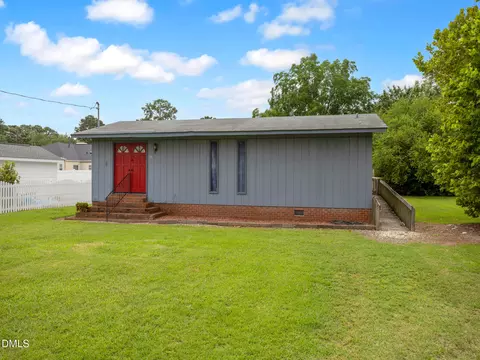 Exterior - 207 Price St, Selma, NC 27576 photo 6 of 8