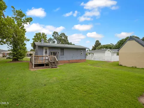 Exterior - 207 Price St, Selma, NC 27576 photo 5 of 8