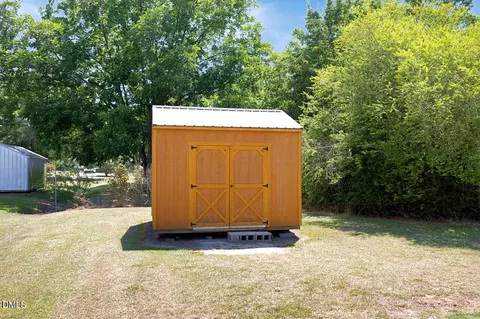 207 Price St, Selma, NC 27576 photo 3