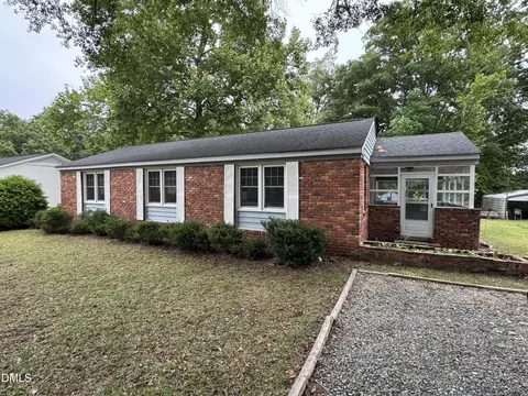 311 Woodland Dr, Fuquay Varina, NC 27526