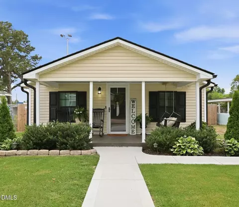 215 W Brocklyn St, Benson, NC 27504