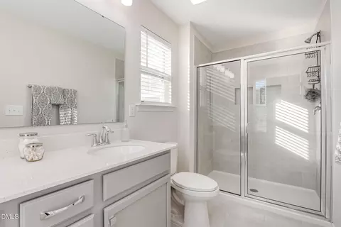 Bath - 58 Little Leaf Ln, Clayton, NC 27527 photo 3 of 4