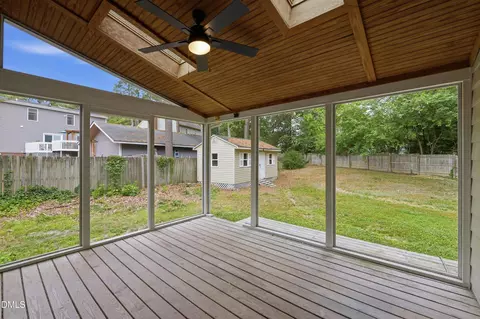 6105 River Landings Dr, Raleigh, NC 27604