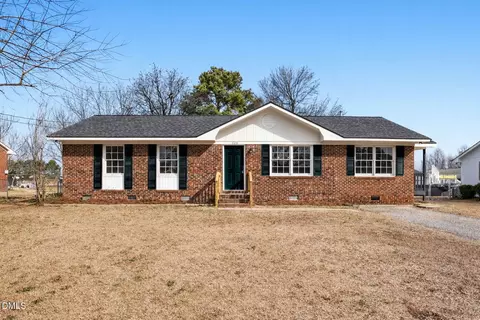 1120 W Pope St, Benson, NC 27504