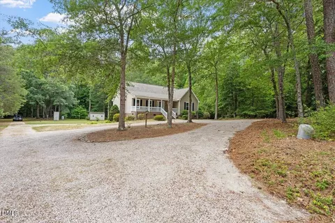 9424 N Manor Dr, Zebulon, NC 27597