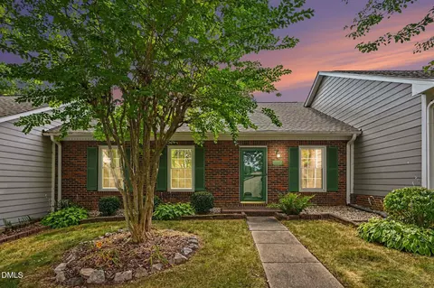 6802 Fairpoint Ct, Raleigh, NC 27613