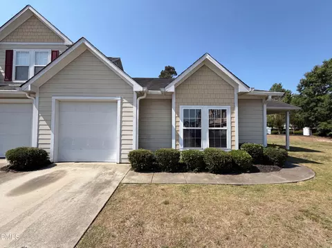 3066 Candlelight Dr, Fayetteville, NC 28311