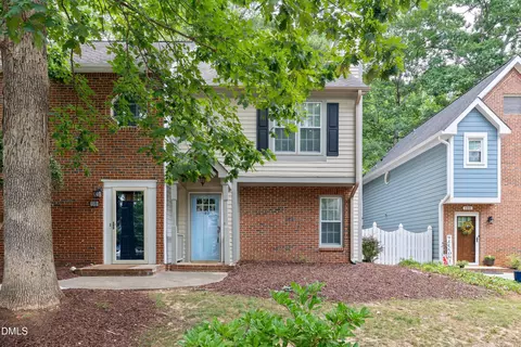 102 Westview Cove Ln, Cary, NC 27513