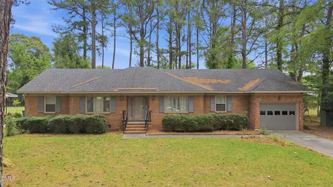 703 Mcmillan Dr, Tarboro, NC 27886