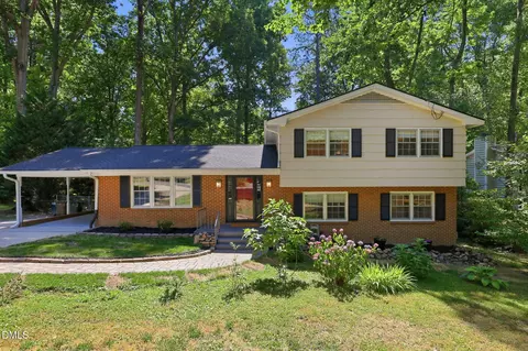 805 Ellynn Dr, Cary, NC 27511