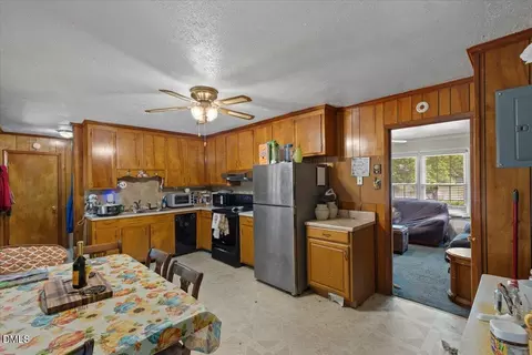 Kitchen - 158 Mitchner Dr, Smithfield, NC 27577 photo 2 of 2