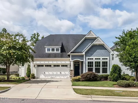 137 Lucky Ribbon Ln, Holly Springs, NC 27540