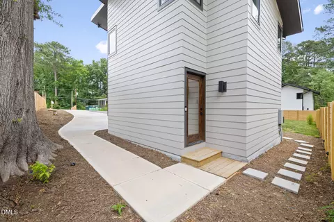 Exterior - 418 E Hammond St, Durham, NC 27704 photo 4 of 6