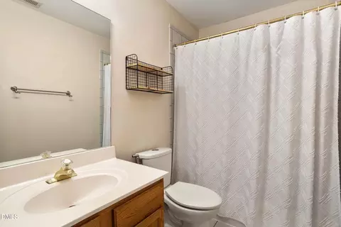 Bath - 2 Waterview Ct, Durham, NC 27703 photo 2 of 5