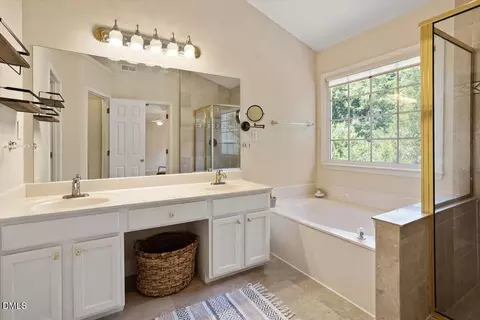 Bath - 2 Waterview Ct, Durham, NC 27703 photo 3 of 5