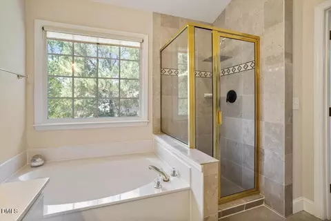 Bath - 2 Waterview Ct, Durham, NC 27703 photo 4 of 5