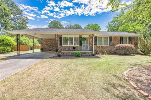 416 E Griswold St, Selma, NC 27576