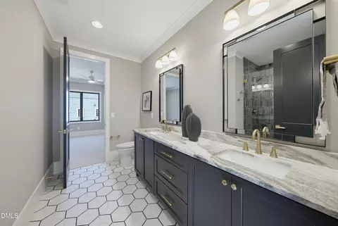 Bath - 413 Pinecroft Dr, Raleigh, NC 27609 photo 2 of 8