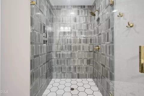Bath - 413 Pinecroft Dr, Raleigh, NC 27609 photo 4 of 8