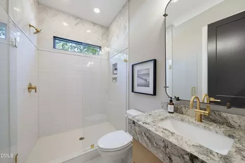 Bath - 413 Pinecroft Dr, Raleigh, NC 27609 photo 4 of 8