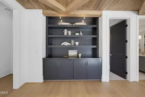 Entry Way - 413 Pinecroft Dr, Raleigh, NC 27609 photo 7 of 8