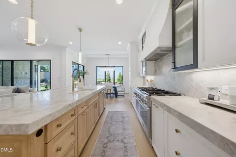 Kitchen - 413 Pinecroft Dr, Raleigh, NC 27609 photo 6 of 7