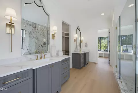 Bath - 413 Pinecroft Dr, Raleigh, NC 27609 photo 6 of 8