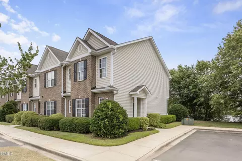 352 E Willhaven Dr, Fuquay Varina, NC 27526