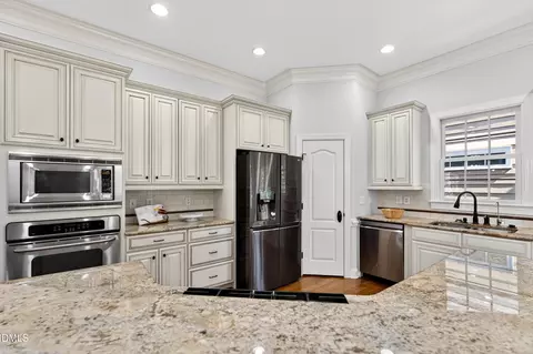 Kitchen - 2837 Cameron Pond Dr, Cary, NC 27519 photo 4 of 8