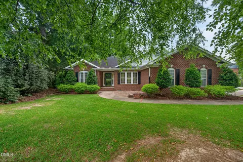 500 Parishgate Cir, Fuquay Varina, NC 27526