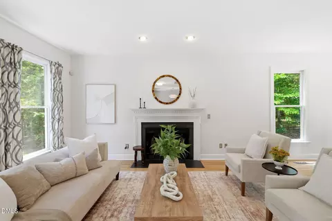 1615 Meadow Ln, Chapel Hill, NC 27516