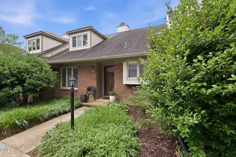 127 Essex Dr, Chapel Hill, NC 27514