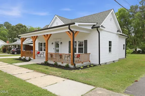 Exterior - 213 W Parrish Dr, Benson, NC 27504 photo 2 of 5
