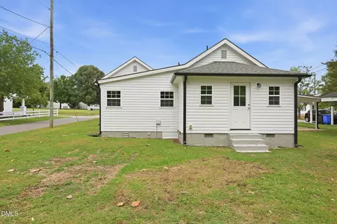 Exterior - 213 W Parrish Dr, Benson, NC 27504 photo 4 of 5