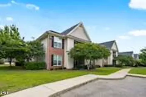 411 Gallery Dr UNIT 203, Spring Lake, NC 28390