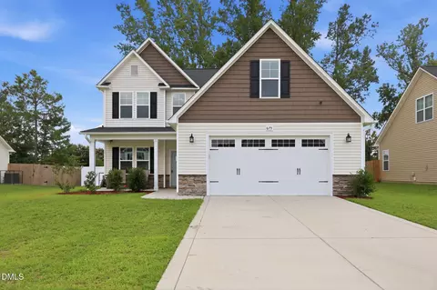 675 Amusement Dr, Hope Mills, NC 28348
