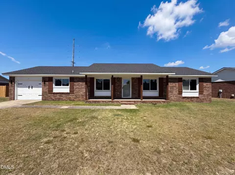 1512 Dovetail Dr, Fayetteville, NC 28314