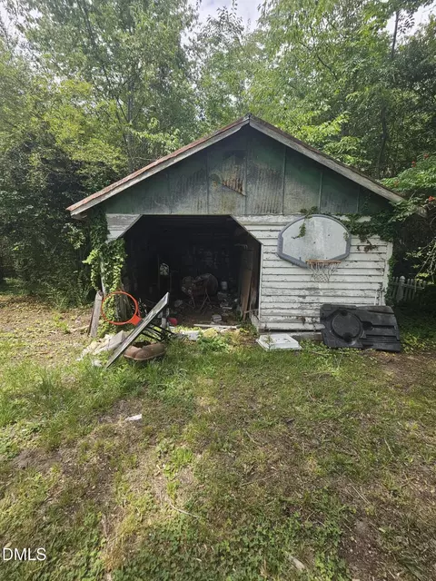 Exterior - 202 E Blanche St, Pine Level, NC 27568 photo 3 of 3