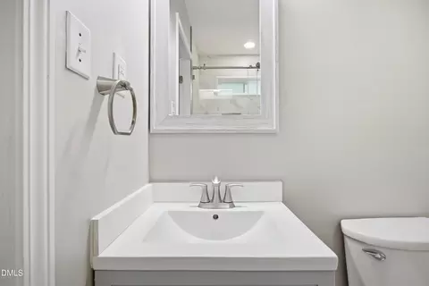 Bath - 1007 Grant St, Durham, NC 27701 photo 4 of 4