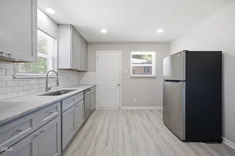 Kitchen - 1007 Grant St, Durham, NC 27701 photo 4 of 8