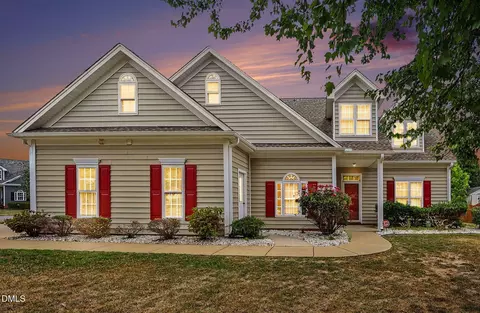 2032 Weaverline Dr, Fuquay Varina, NC 27526