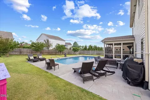 1205 Windrose Dr, Fuquay Varina, NC 27526