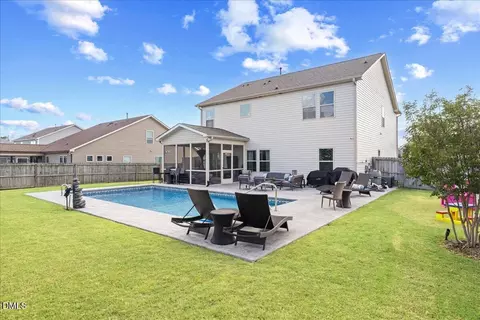 1205 Windrose Dr, Fuquay Varina, NC 27526