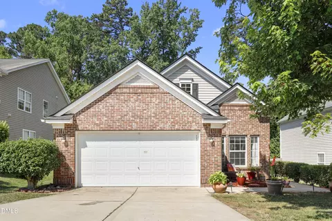 137 Georgetowne Dr, Clayton, NC 27520