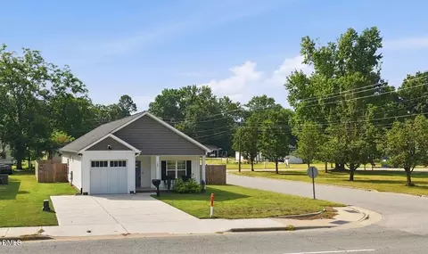 709 S Pollock St, Selma, NC 27576