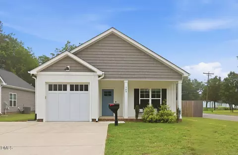 709 S Pollock St, Selma, NC 27576