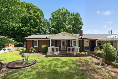 202 Newbold St, Lincolnton, NC 28092