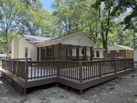 Exterior - 809 Royal Oaks Dr, Durham, NC 27712 photo 4 of 8